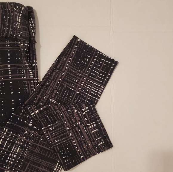 Tuff Athletics Black White Cropped Workout Pants M - Picture 7 of 9